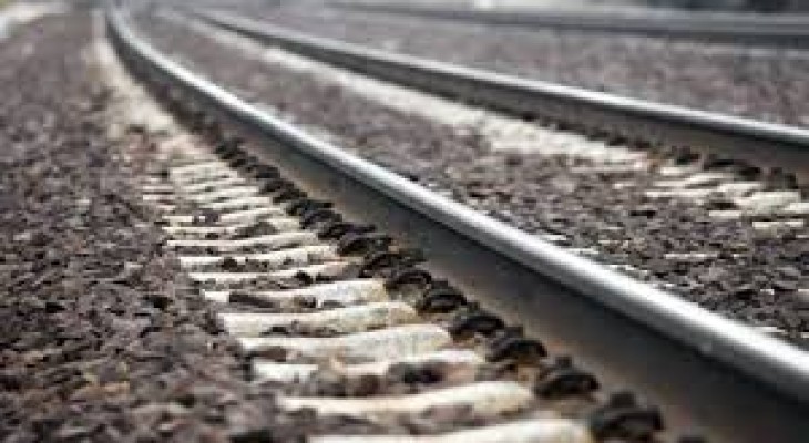 সীতাকুণ্ডে রেললাইনে পাথর ঠিক করতে গিয়ে ট্রেনে কাটা পড়ে এক রেলওয়ে কর্মীর মৃত্যু